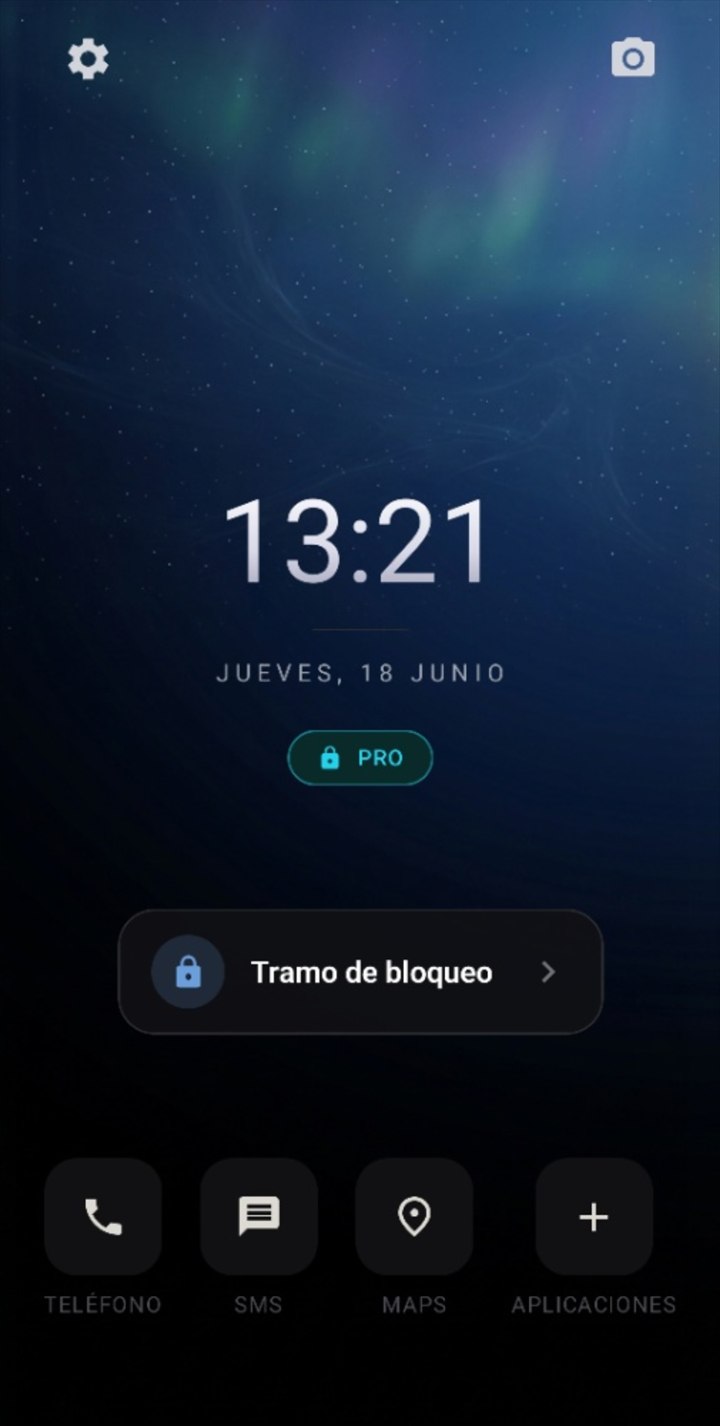 Pantalla de inicio de LAIZEN con reloj, fecha y accesos a teléfono, SMS y mapas